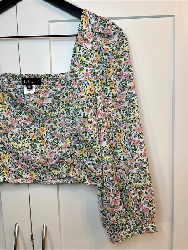 Lulu's Even Sweeter Floral Cropped Blouse with Puff Sleeves - Size Medium - Image 9