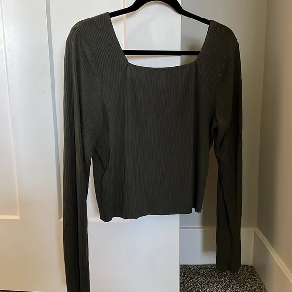 Wild Fable Olive Green crop top - Women’s Medium - Image 4