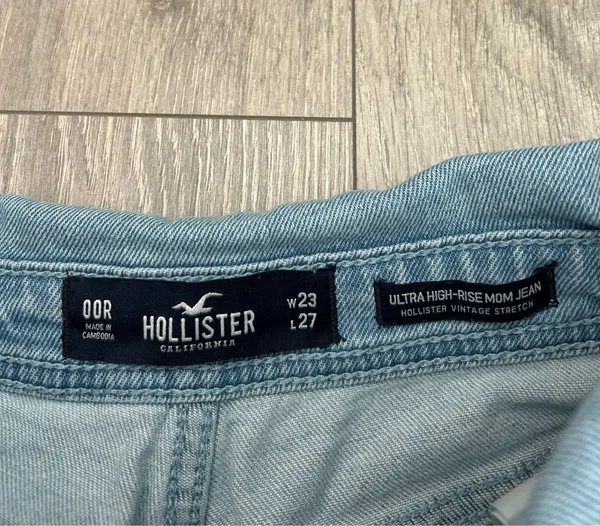 Hollister Ultra High-Rise Mom Jeans Size W23 L27 - Image 4