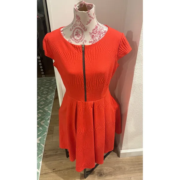 Sangria Red Textured Fit and Flare Dress Front Zip Cap Sleeve Size 14 Festive‎ - Image 2