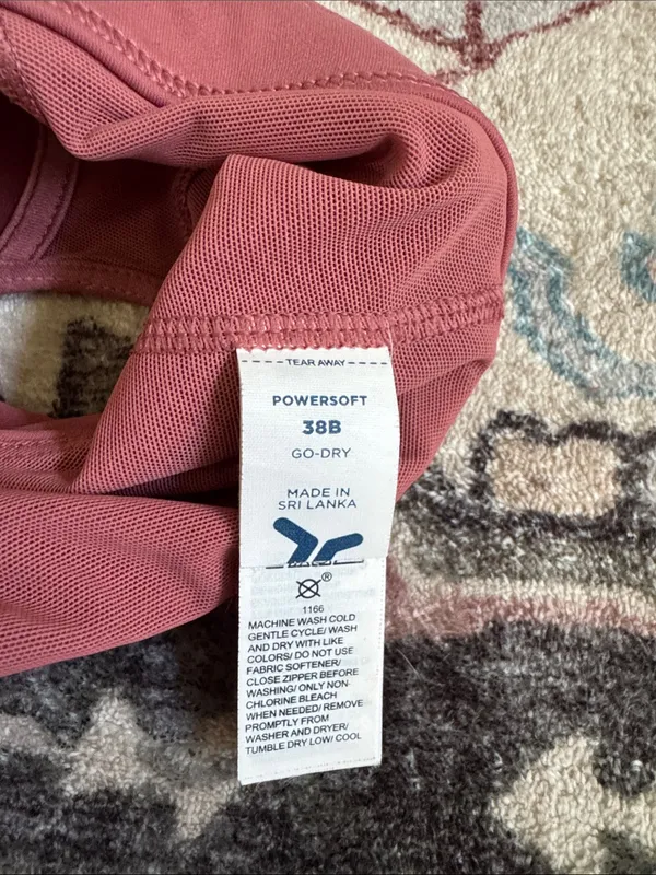 Front-Zip Wireless Sports Bra in Rose - Image 3