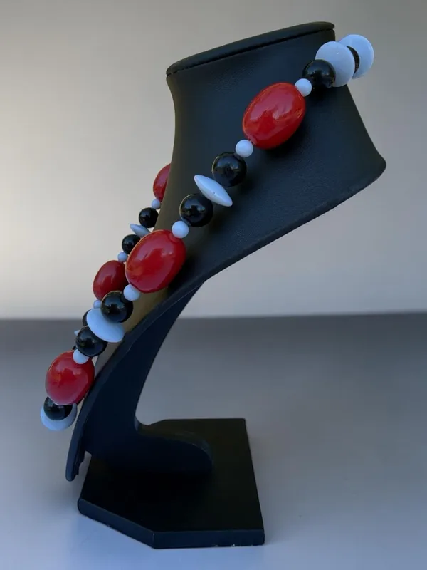 Vintage 60s Mod Chunky Beaded Statement Necklace Red Black White Acrylic‎ 20” - Image 4