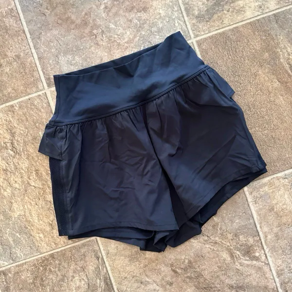 Halara Breezeful High Waisted Ruffle Contrast Mesh Yoga Shorts Black Small - Image 4