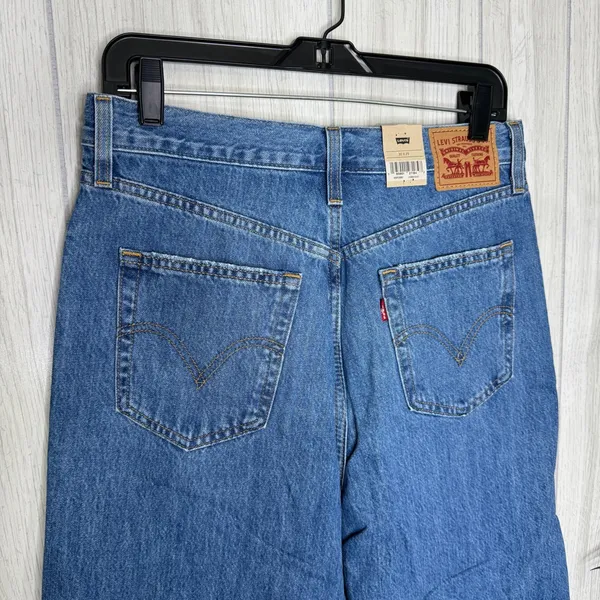 NWT Levi’s High Waisted Straight Jeans in Joe Strut Destructed size 30x29 NEW - Image 5