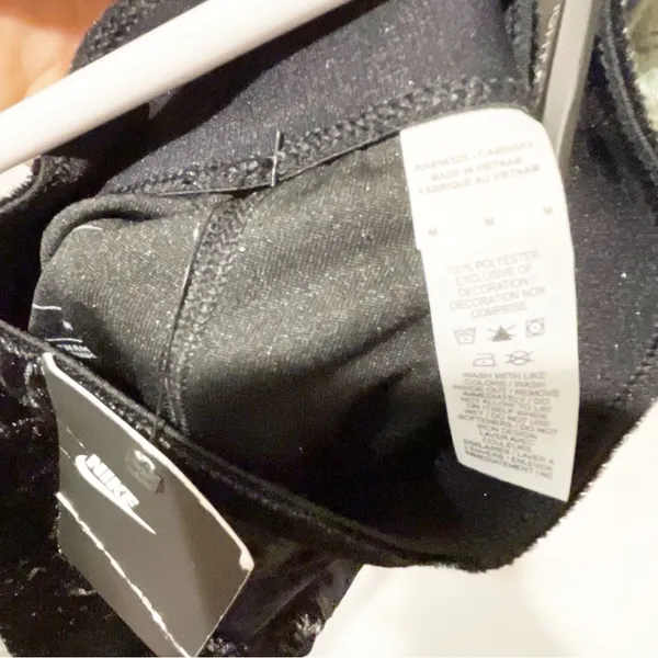 Nike Sportswear Women's Size Medium Velvet Bike Shorts‎ in Black NEW - Image 4