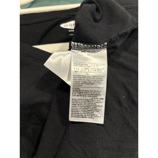Old Navy Women's V-Neck High-Low Hem Black T-Shirt Size M - Image 3