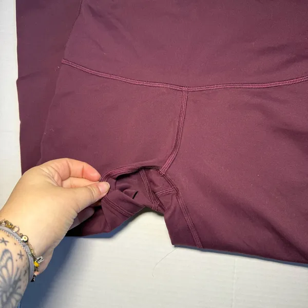 Lululemon Wunder Train Cropped Leggings 21" - Image 4