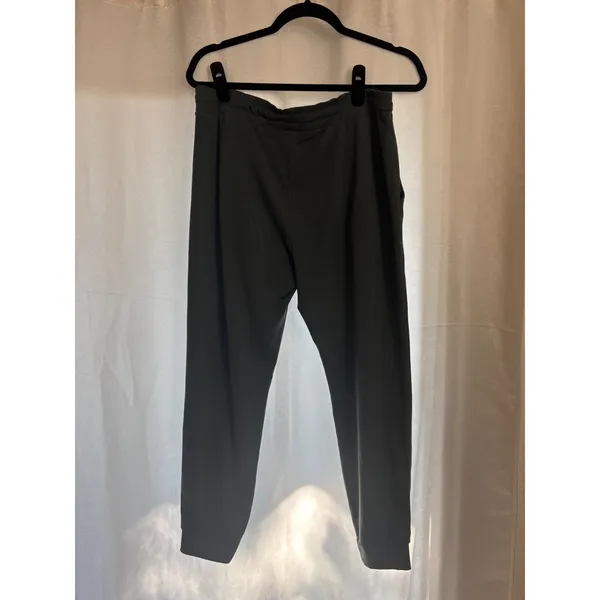 Vuori Performance Jogger In green Size Medium - Image 2