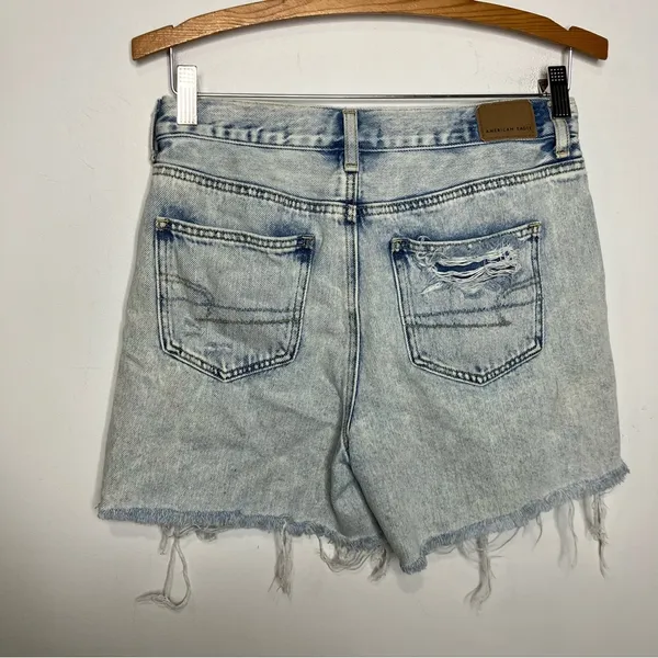 American Eagle Outfitters mom shorts light wash‎ destroyed dem women’s size 4 - Image 4