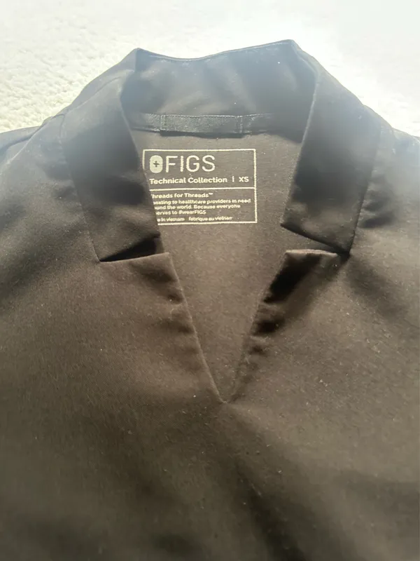 FIGS Top Scrub - Image 2