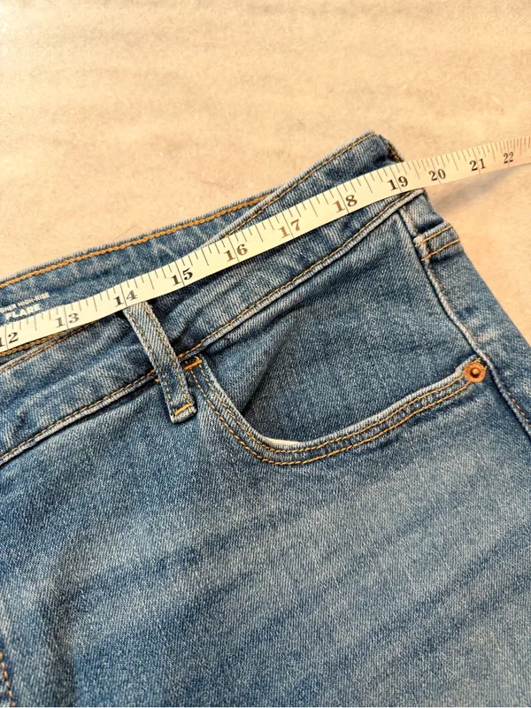 Old Navy Size 18 Higher High-Rise Flare Jeans Medium Wash Stretch Denim - Image 9