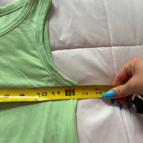 Athleta Limitless Seamless Tank Top Lime Green‎ Cropped Athletic Training Shirt - Image 3