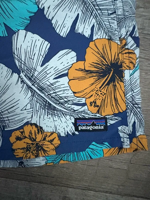 Patagonia Women’s Baggies 5” Shorts Sz S - Image 3