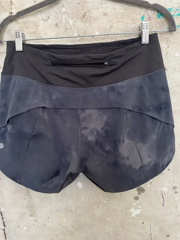 Lululemon Speed Up Mid-Rise Lined Short 4", Diamond Dye Pitch Grey - Image 3