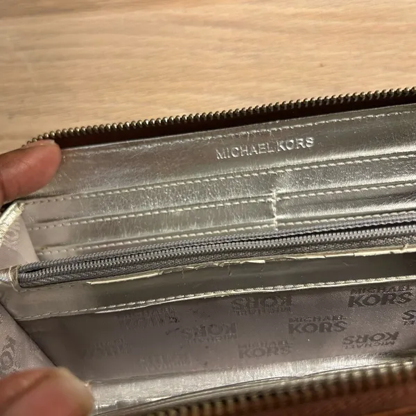 Michael Kors Brown Leather Wallet with Signature Nameplate - Image 6