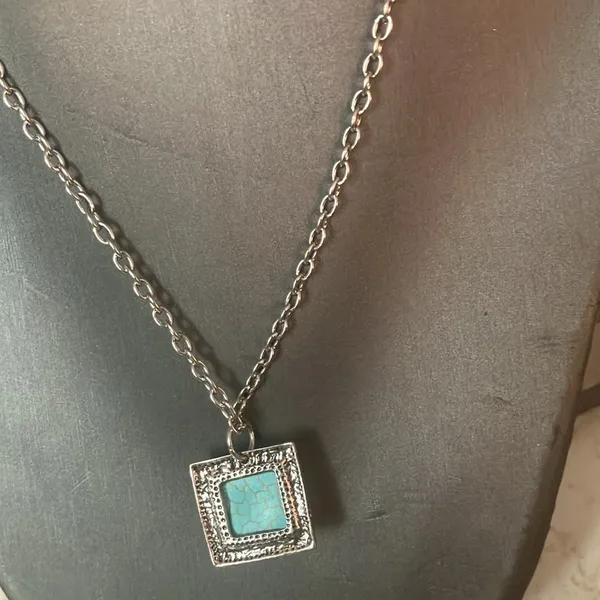 Elegant Silver Necklace with turquoise like Pendant - Image 3