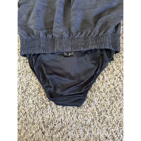 ASICS Women's Black Camo Running Shorts Size‎ Small - Image 6