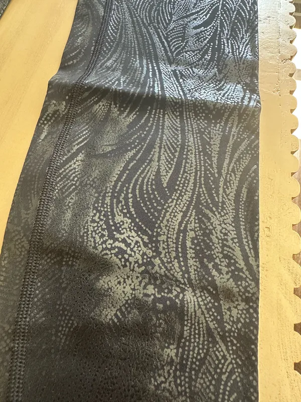 Lululemon Wunder Under High-Rise Tight 28" *Shine Acclimatize Black Black Foil 4 - Image 3