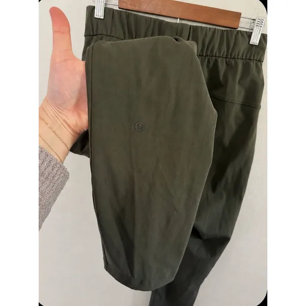 Lululemon On the Fly 7/8 Pant Dark Olive Green Luxtreme Drawstring Trousers Sz 4 - Image 6