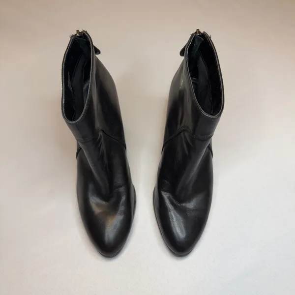 Adrienne Vittadini Black Leather Ankle Boots Block Heel Chic Trendy Zip Size 8M - Image 4