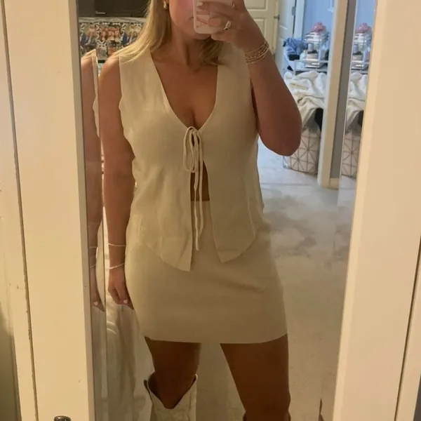 Amazon Two Piece Cream Set - Image 3