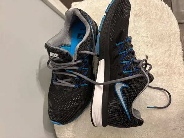 Nike unisex 11.5 running sneakers blue and black lace up .. casual  - Image 3