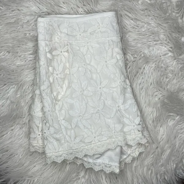 Monteau- White Shorts with Floral Lace Overlay - Image 2