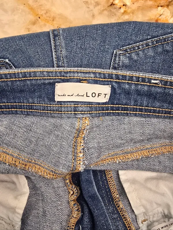 LOFT High-Rise Wide-Leg Cropped Jeans - Image 4