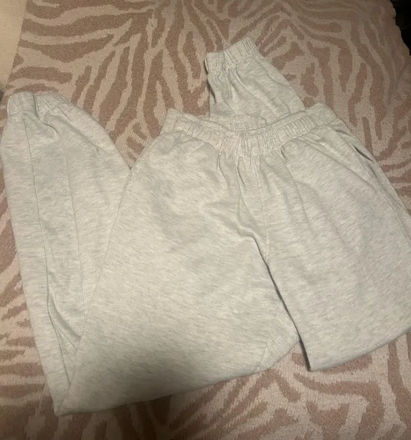 jo&co Grey sweatpants - Image 2