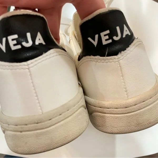 VEJA V-10 VEGAN WHITE PETALE BLACK 2.0625 - Image 6