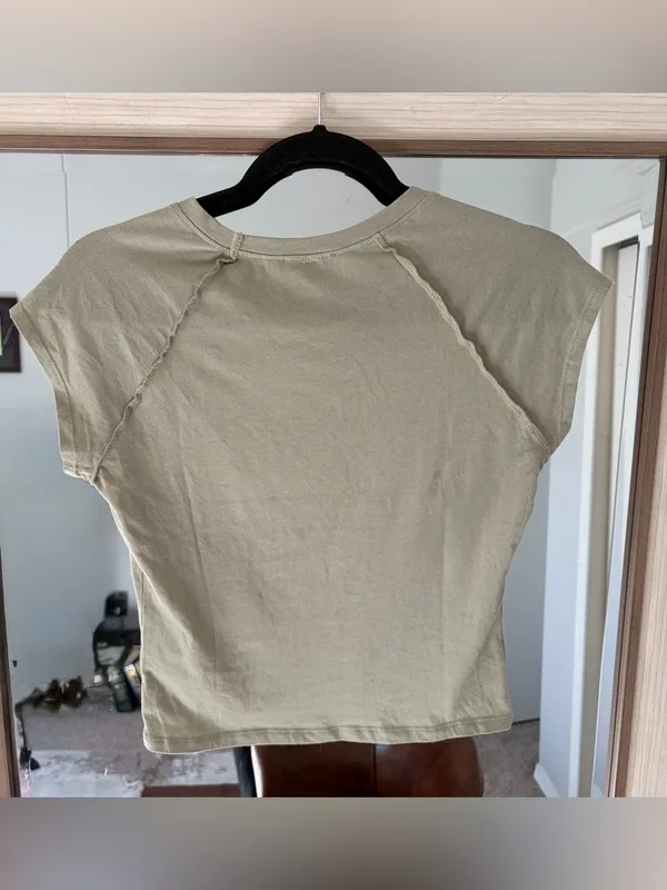Derek Heart sage green Los Angeles graphic baby tee distressed cropped sz Large - Image 4