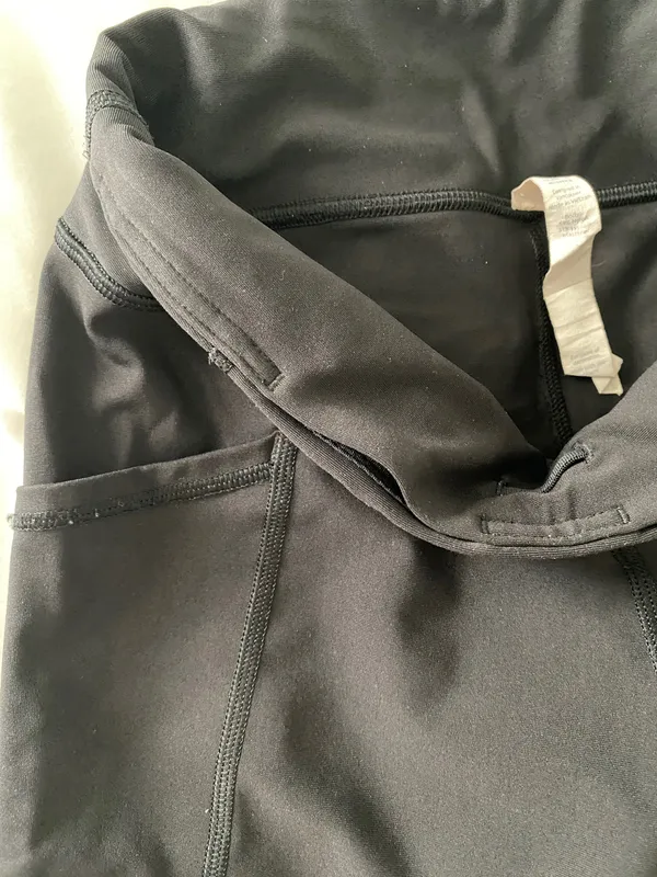 Lululemon 7/8 Black Scalloped Reflective Leggings - Image 8