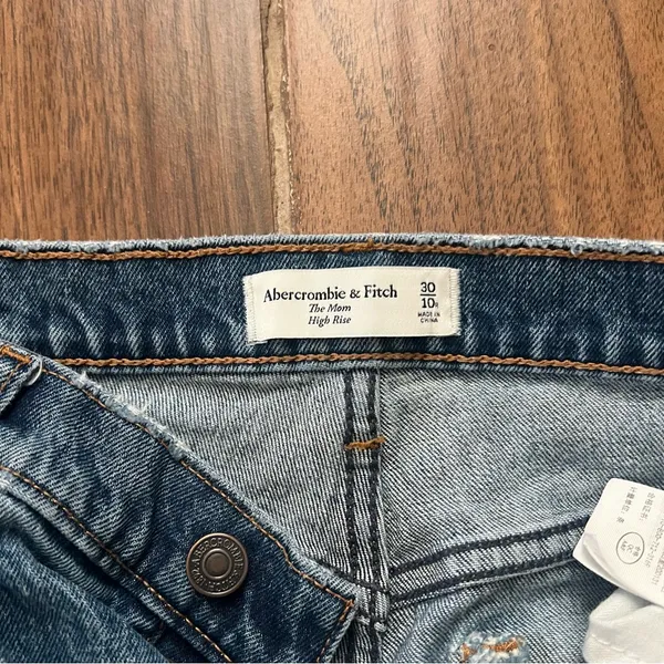 Abercrombie and Fitch the mom high rise jeans - Image 5