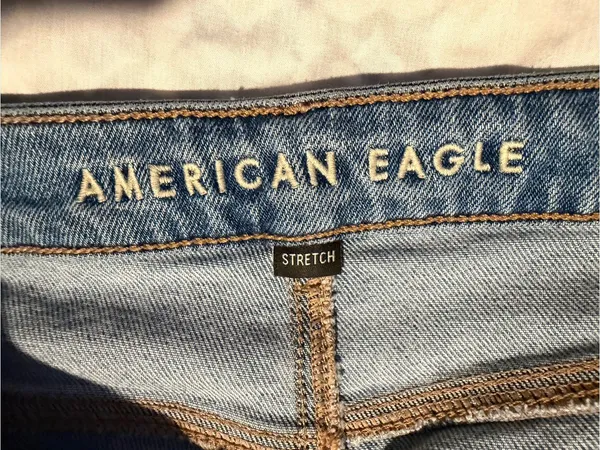 American Eagle Outfitters Women's Light Wash mom jeans size 10 short - Image 5