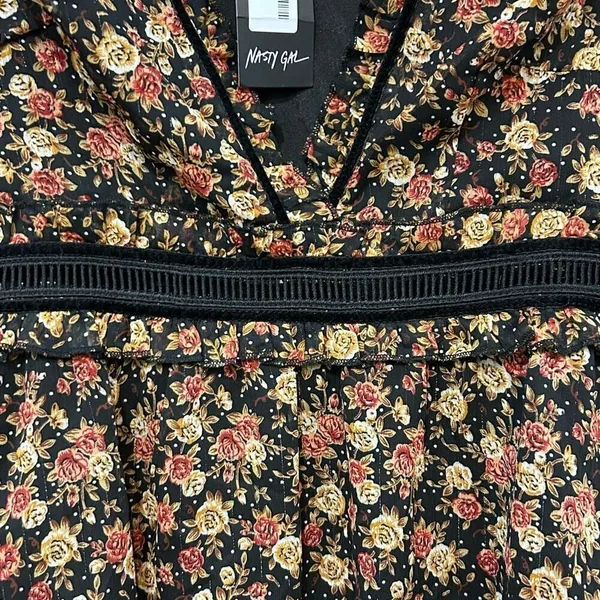 🆕‎ Nasty Gal I’ll be Bouquet black floral bell sleeve mini dress size 6 - Image 5