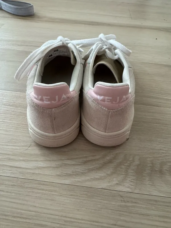 VEJA Sneakers - Image 3
