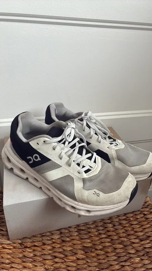 On Cloud Running Shoes - Image 6