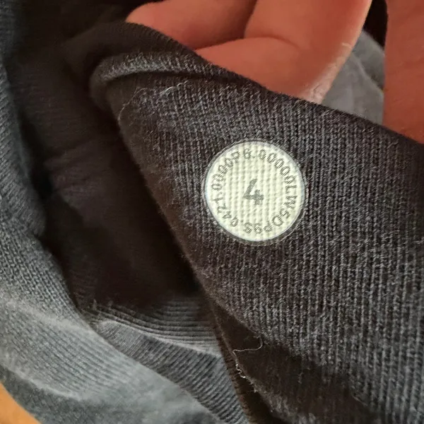 Lululemon Scuba High-Rise Jogger Pant Black Fleece Pockets Women Size 4 - Image 9