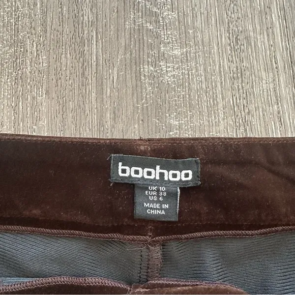  Boohoo Velvour Micro Shorts - Image 3