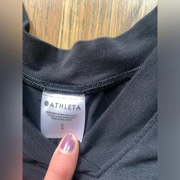 Athleta tee small - Image 4