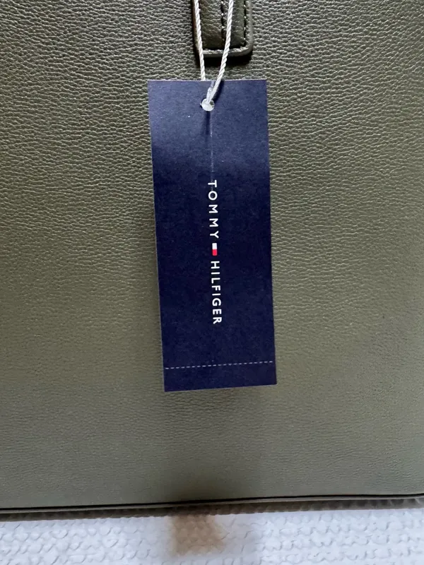 Tommy Hilfiger Olive Green Leather Tote Bag - Image 4