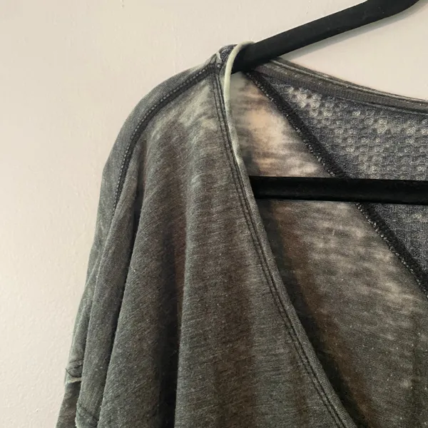 We The Free Gray Waffle Knit Long Sleeve Loungewear V-neck Shirt Women's Medium - Image 3