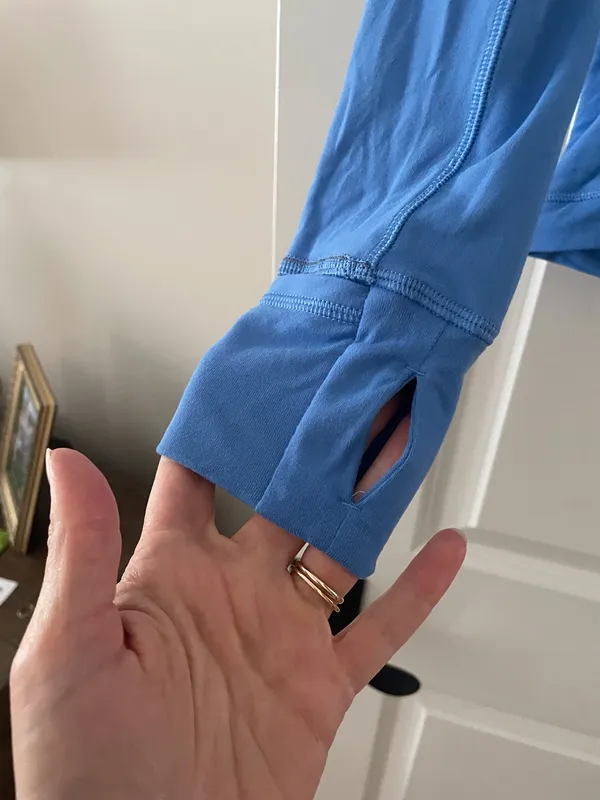 It’s Rulu Lululemon Long Sleeve - Image 4