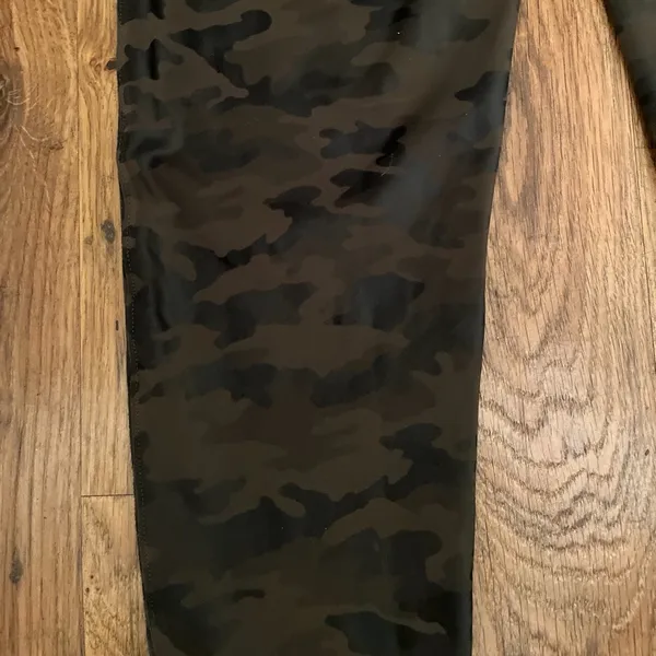 Spanx XL Camo Leggings - Image 4
