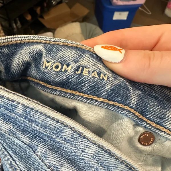 American Eagle Light Wash Distressed Mom Jeans Size 4 X-Short Length - Image 6