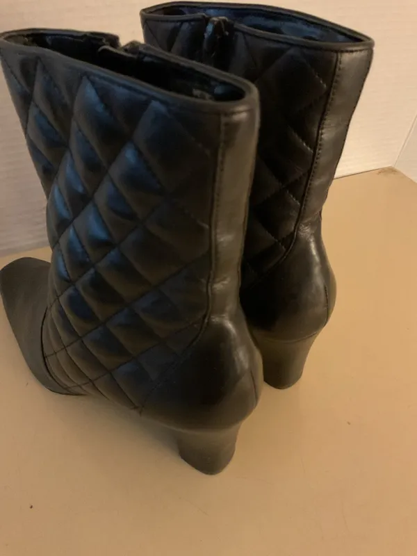 David Tate women Black Quilted leather Heeled Ankle Boots size 6.5 - Image 9