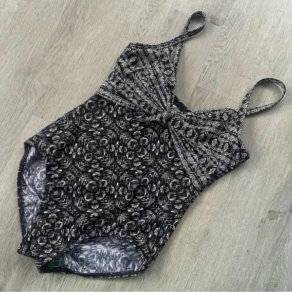 MiracleSuit One Piece Swim Suit Black Underwire Women’s 8 See Measurements - Image 3