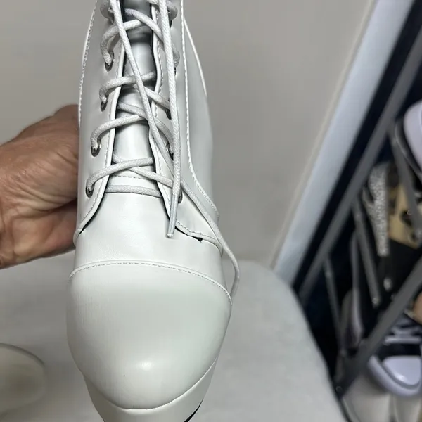 Stylish White Platform Ankle Boots Size 8 - Image 6