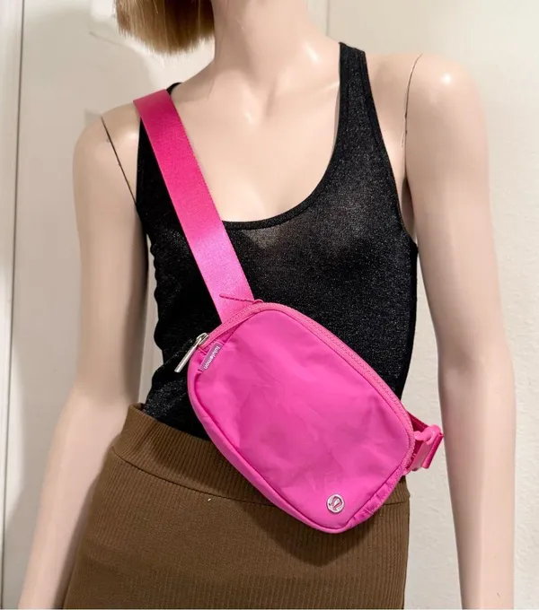 LULULEMON Athletica Everywhere Belt Bag 1L Sonic Pink - Image 5