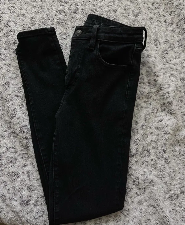 Black Size 4 - Image 2